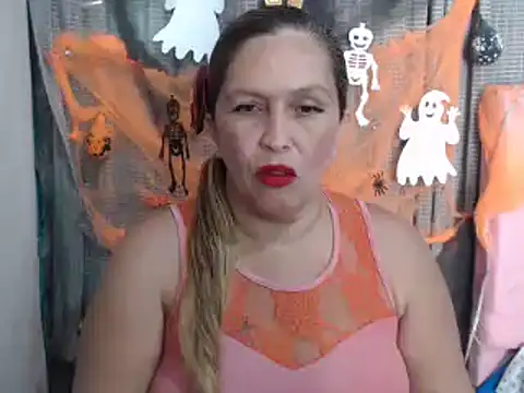 Snapshot of mom_son_dirty chatting on 10-26-25, 02:01 mom son dirty online show from 10-26-25, 02:01