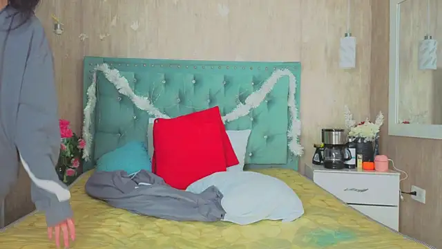 Marcelaa fox online show from 12-18-25, 10:05