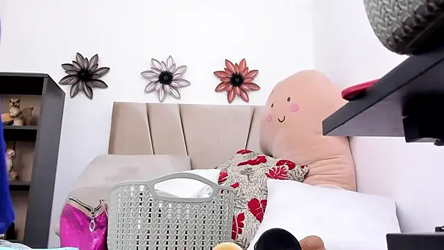 Snapshot of Dalia_20 chatting on 01-27-25, 03:47 Dalia 20 online show from 01-27-25, 03:47