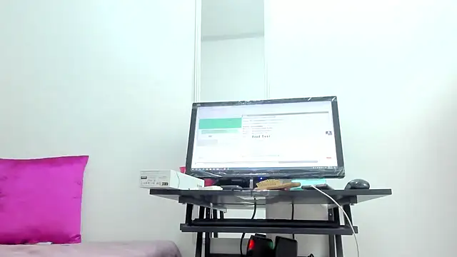 Snapshot of Dalia_20 chatting on 02-13-25, 08:06 Dalia 20 online show from 02-13-25, 08:06