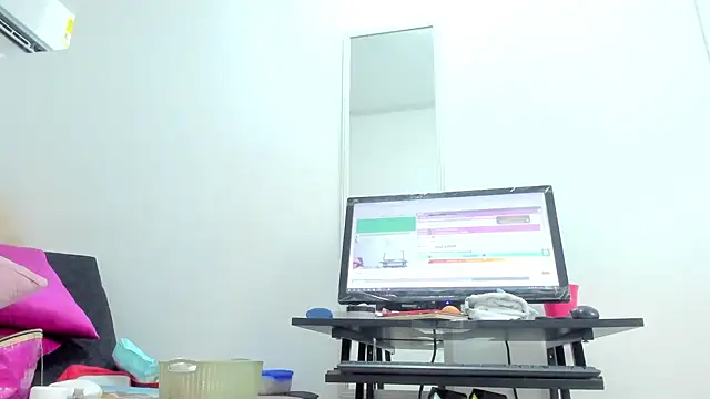 Snapshot of Dalia_20 chatting on 02-14-25, 02:39 Dalia 20 online show from 02-14-25, 02:39