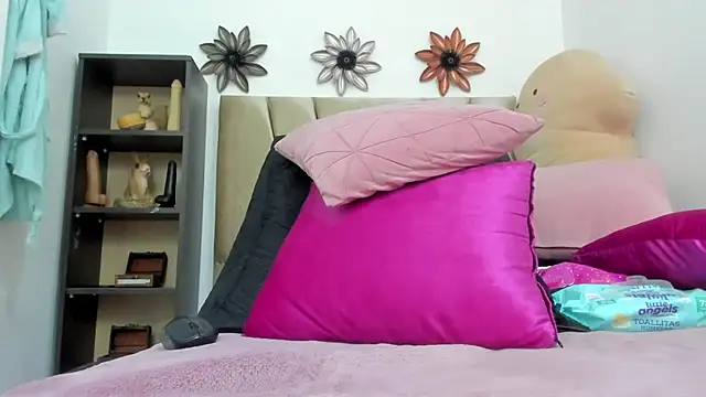 Snapshot of Dalia_20 chatting on 02-16-25, 05:15 Dalia 20 online show from 02-16-25, 05:15