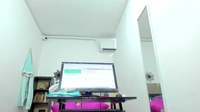 Snapshot of Dalia_20 chatting on 02-23-25, 12:41 Dalia 20 online show from 02-23-25, 12:41