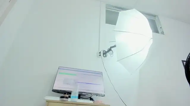 Snapshot of Dalia_20 chatting on 11-09-25, 12:20 Dalia 20 online show from 11-09-25, 12:20