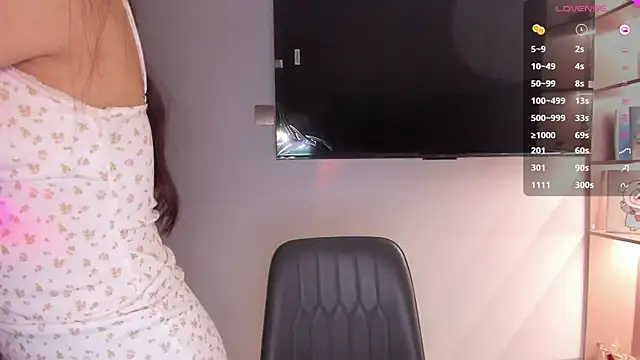 Snapshot of 1_love_8 chatting on 10-14-25, 05:14 1 love 8 online show from 10-14-25, 05:14