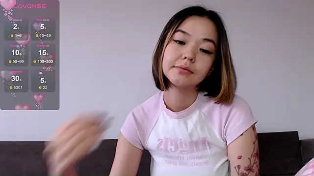 Snapshot of osaka_nia chatting on 09-10-25, 11:32 osaka nia online show from 09-10-25, 11:32