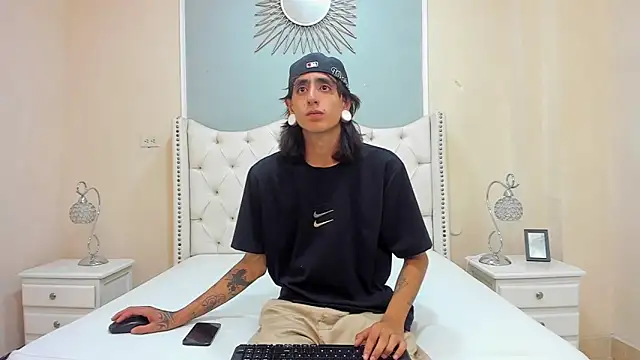 Snapshot of Matthew_Dixonn chatting on 12-25-24, 04:22 Matthew Dixonn online show from 12-25-24, 04:22