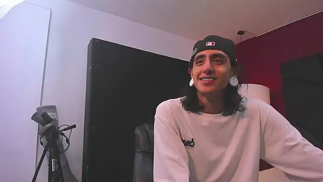 Snapshot of Matthew_Dixonn chatting on 12-26-24, 03:16 Matthew Dixonn online show from 12-26-24, 03:16