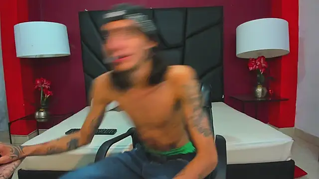 Snapshot of Matthew_Dixonn chatting on 01-04-25, 04:44 Matthew Dixonn online show from 01-04-25, 04:44