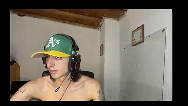 Snapshot of Matthew_Dixonn chatting on 02-04-25, 12:19 Matthew Dixonn online show from 02-04-25, 12:19