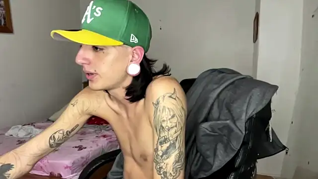 Snapshot of Matthew_Dixonn chatting on 02-14-25, 03:00 Matthew Dixonn online show from 02-14-25, 03:00