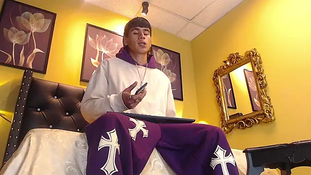 Snapshot of king_yer chatting on 12-05-25, 04:10 king yer online show from 12-05-25, 04:10