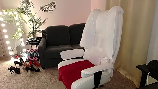 YourMarthaMayer online show from 03-05-25, 07:06