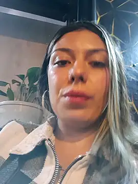 Snapshot of Sweel_Leyva18 chatting on 02-09-25, 02:49 Sweel Leyva18 online show from 02-09-25, 02:49