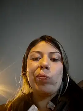 Snapshot of Sweel_Leyva18 chatting on 03-22-25, 03:52 Sweel Leyva18 online show from 03-22-25, 03:52