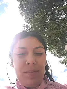 Snapshot of Sweel_Leyva18 chatting on 09-15-25, 06:19 Sweel Leyva18 online show from 09-15-25, 06:19