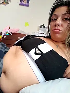 Snapshot of Sweel_Leyva18 chatting on 10-20-25, 08:31 Sweel Leyva18 online show from 10-20-25, 08:31