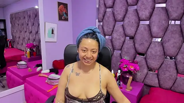 Snapshot of slut_anal_ chatting on 01-13-25, 01:39 slut anal online show from 01-13-25, 01:39