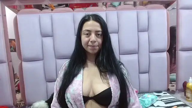 Snapshot of slut_anal_ chatting on 01-18-25, 01:40 slut anal online show from 01-18-25, 01:40