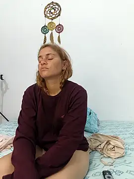 Scarlett-Leh online show from 12-19-25, 03:35