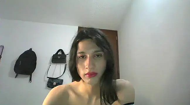 Snapshot of Safiro_Queen chatting on 12-14-24, 02:12 Safiro Queen online show from 12-14-24, 02:12