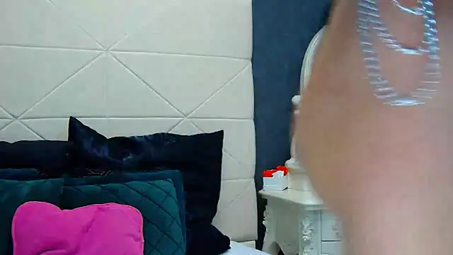 IssaSmith online show from 01-18-25, 11:43