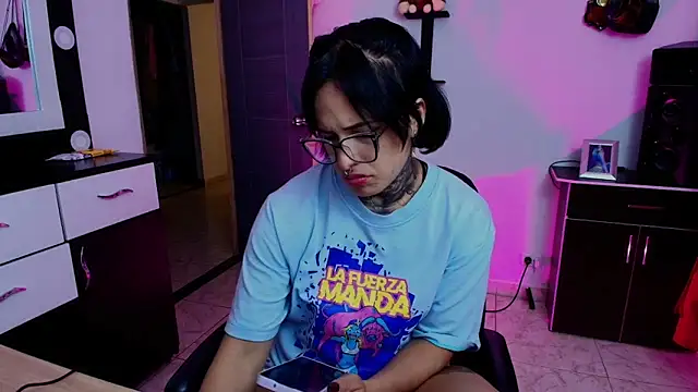 TinnaDawsom online show from 01-18-25, 02:25