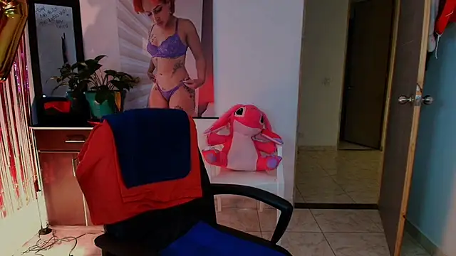 TinnaDawsom online show from 09-24-25, 02:04