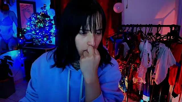 TinnaDawsom online show from 12-17-25, 01:55