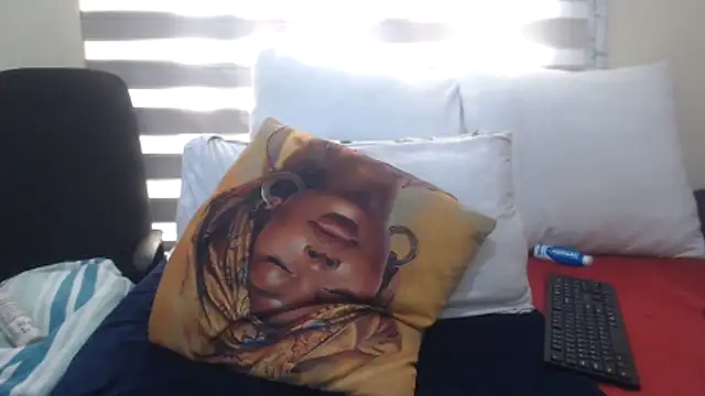 Foxybrownxx1 online show from 06-11-26, 06:22
