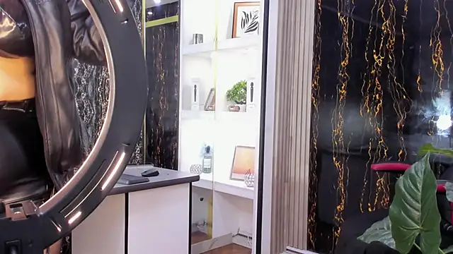 Snapshot of MirandaRossi chatting on 09-20-25, 03:07 MirandaRossi online show from 09-20-25, 03:07