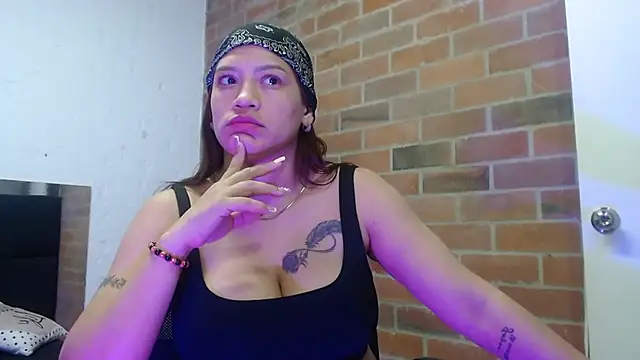 Snapshot of samantha__karolstone chatting on 10-29-25, 02:14 samantha karolstone online show from 10-29-25, 02:14