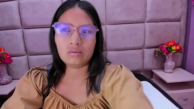 Miaa Smiith  online show from 03-18-25, 02:25