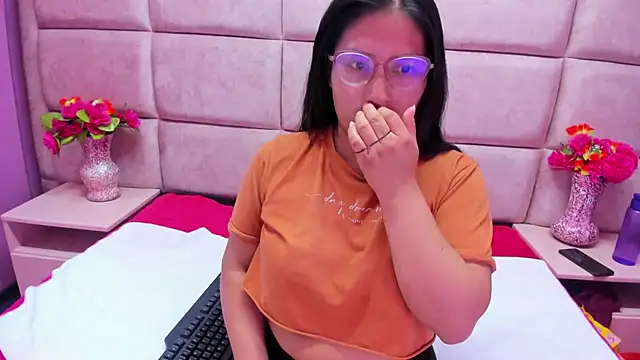 Miaa Smiith  online show from 09-19-25, 03:19