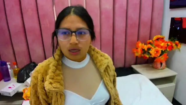 Miaa Smiith  online show from 11-15-25, 03:37