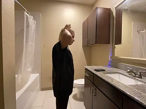 Snapshot of girlfriendmissy chatting on 12-27-24, 01:43 girlfriendmissy online show from 12-27-24, 01:43