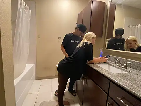 Snapshot of girlfriendmissy chatting on 12-28-24, 12:57 girlfriendmissy online show from 12-28-24, 12:57