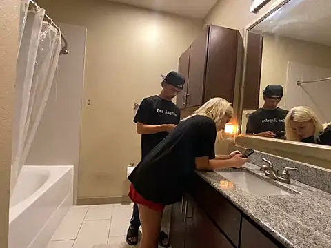 Snapshot of girlfriendmissy chatting on 12-29-24, 12:41 girlfriendmissy online show from 12-29-24, 12:41