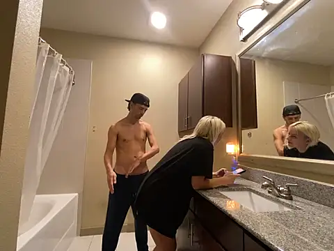 Snapshot of girlfriendmissy chatting on 12-29-24, 07:00 girlfriendmissy online show from 12-29-24, 07:00