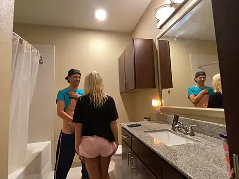 Snapshot of girlfriendmissy chatting on 01-05-25, 12:31 girlfriendmissy online show from 01-05-25, 12:31