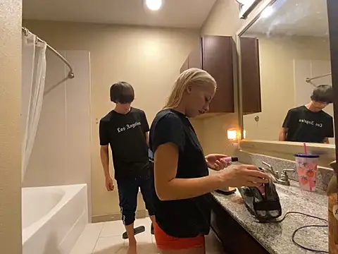 Snapshot of girlfriendmissy chatting on 01-12-25, 06:05 girlfriendmissy online show from 01-12-25, 06:05