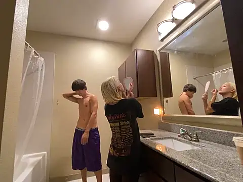 Snapshot of girlfriendmissy chatting on 01-15-25, 08:05 girlfriendmissy online show from 01-15-25, 08:05