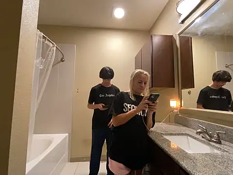 Snapshot of girlfriendmissy chatting on 01-20-25, 12:57 girlfriendmissy online show from 01-20-25, 12:57