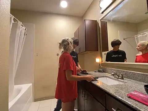 Snapshot of girlfriendmissy chatting on 01-29-25, 11:56 girlfriendmissy online show from 01-29-25, 11:56