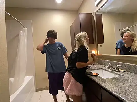 Snapshot of girlfriendmissy chatting on 02-07-25, 01:36 girlfriendmissy online show from 02-07-25, 01:36