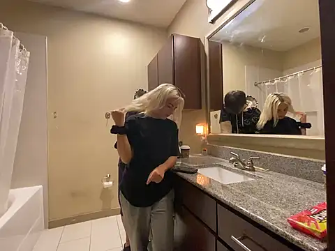 Snapshot of girlfriendmissy chatting on 02-20-25, 09:09 girlfriendmissy online show from 02-20-25, 09:09