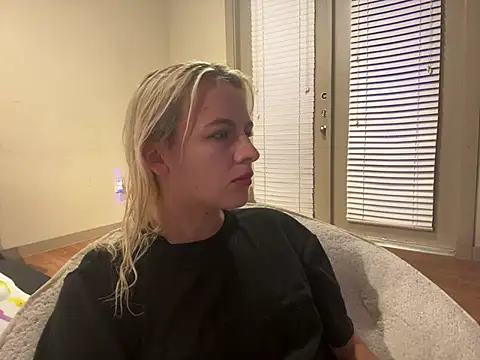 Snapshot of girlfriendmissy chatting on 02-26-25, 03:10 girlfriendmissy online show from 02-26-25, 03:10