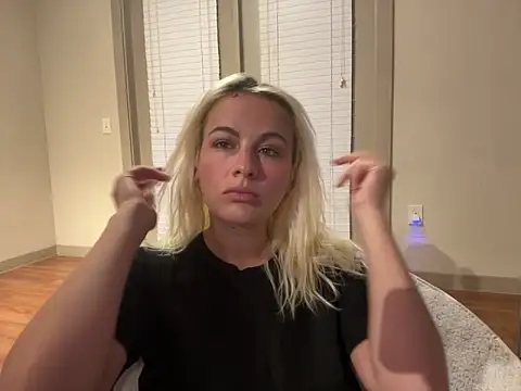 Snapshot of girlfriendmissy chatting on 02-28-25, 02:09 girlfriendmissy online show from 02-28-25, 02:09