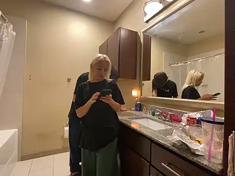 Snapshot of girlfriendmissy chatting on 03-12-25, 02:52 girlfriendmissy online show from 03-12-25, 02:52