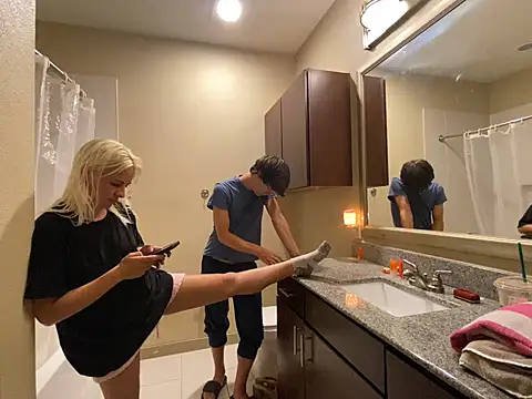 Snapshot of girlfriendmissy chatting on 03-15-25, 09:05 girlfriendmissy online show from 03-15-25, 09:05